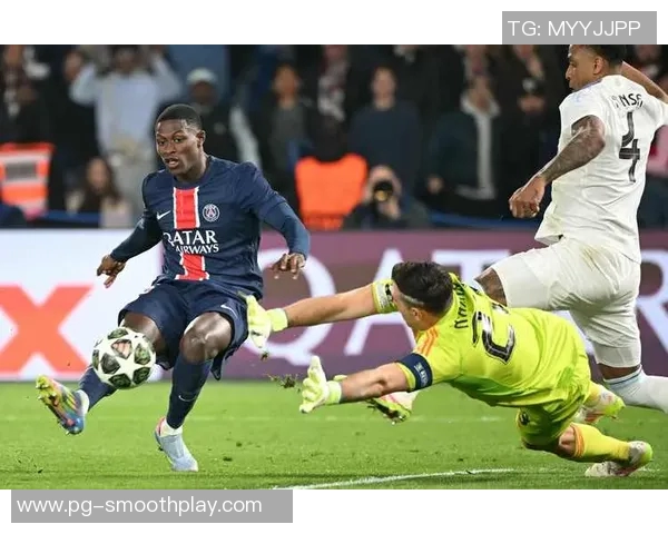 巴黎圣日耳曼与巴萨友谊赛红牌争议引发全场热议精彩集锦回顾